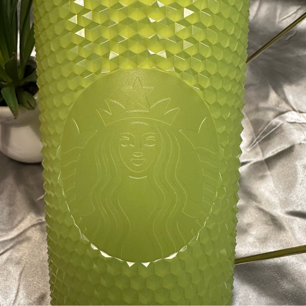 🌹Starbucks • Vibrant 25oz Glow in the Dark Lime Green Tumbler • - Picture 11 of 11